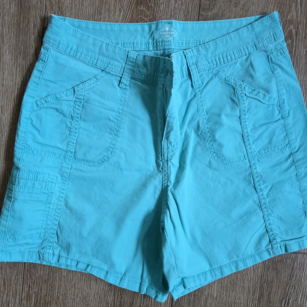 St. John's Bay Women's Aqua Cargo Shorts Size 4